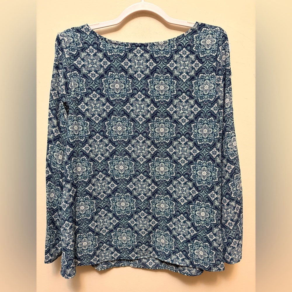 MICHAEL KORS Blue Medallion and Open Sleeve Top